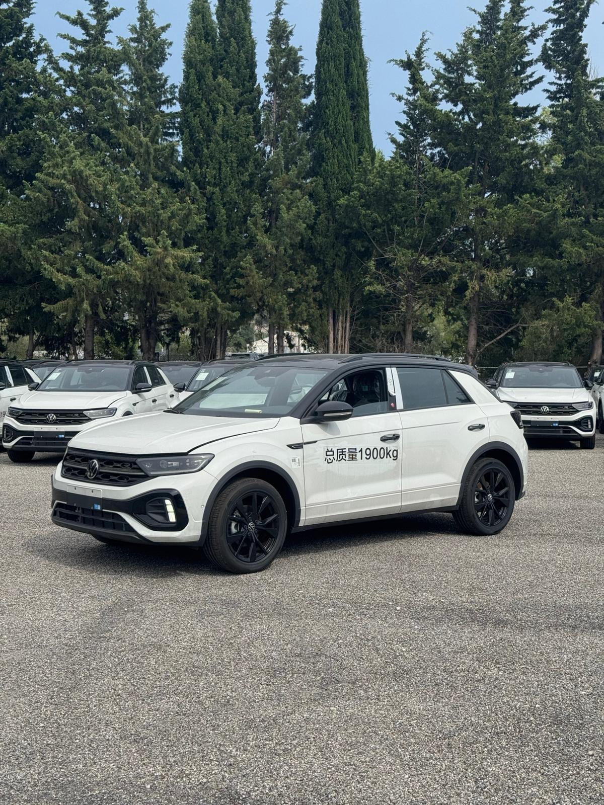 VOLKSWAGEN T-ROC photo 1