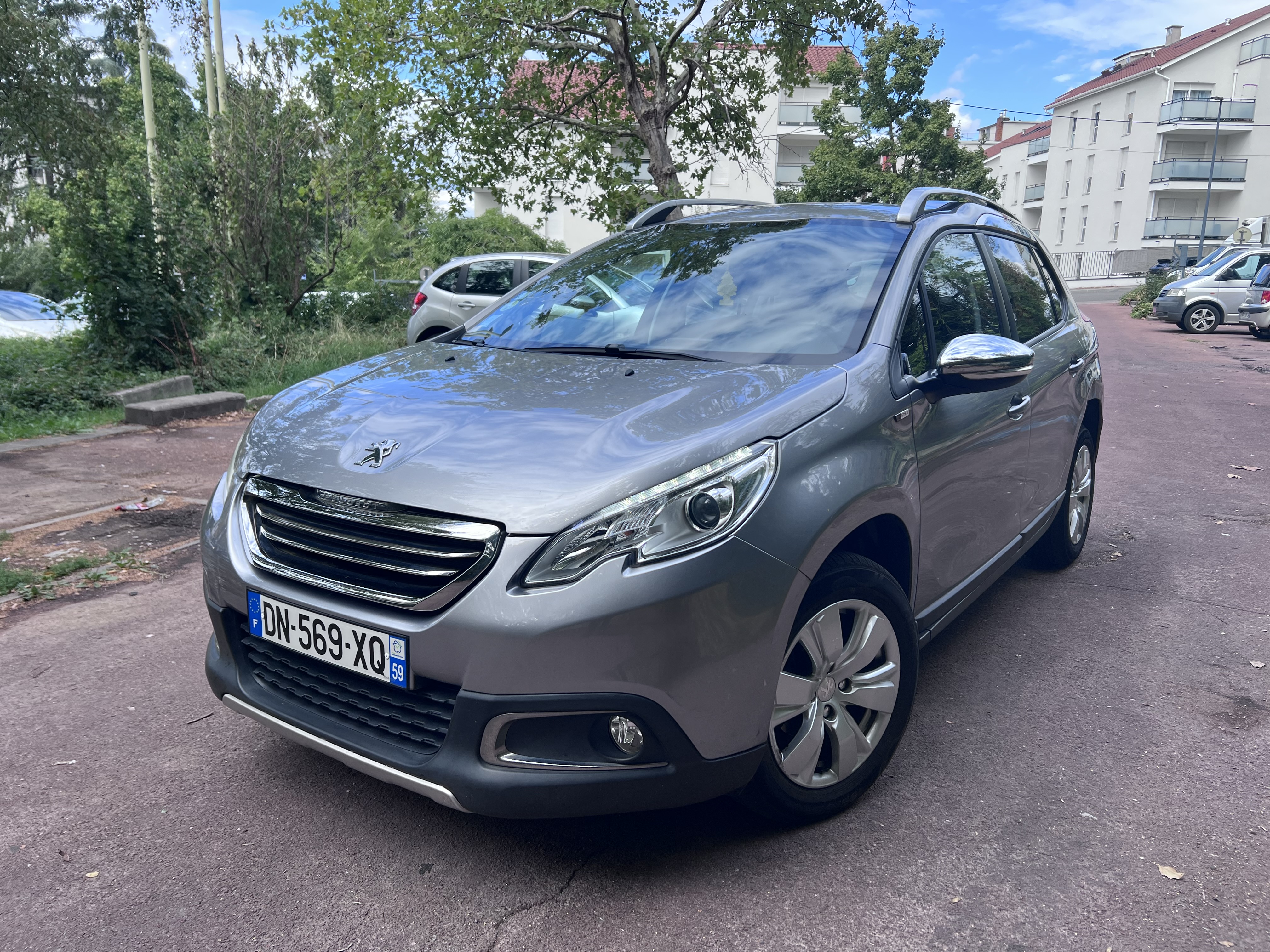 PEUGEOT 2008 photo 1